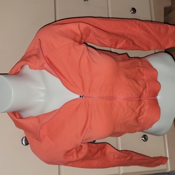 Fabletics Activewear Top - Picture 1 of 5